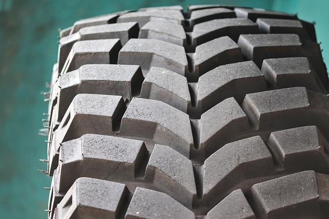 Hloubka dezénu nových pneu: Co očekávat?