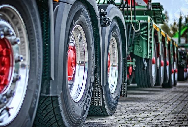 Důležité faktory při výběru pneumatik pro vysokozdvižné vozíky